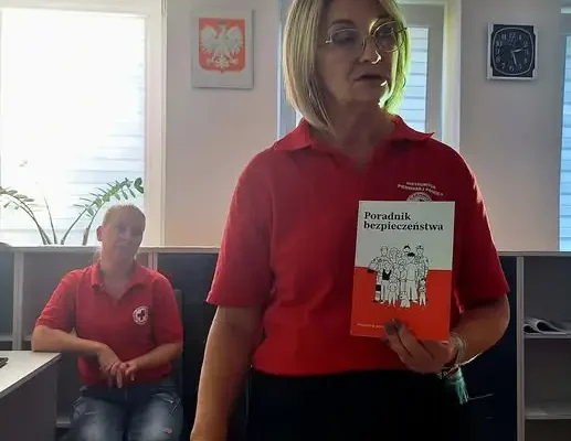 Pracownicy GOPS w Rogóźnie przeszli szkolenie z obrony cywilnej i pierwszej pomocy