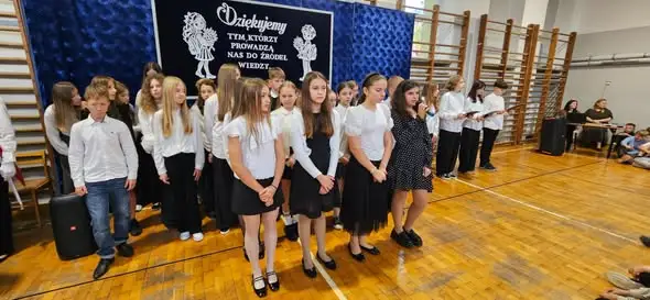 Dzień Edukacji Narodowej w szkole – nagrody dla nauczycieli i wyróżnienia burmistrza