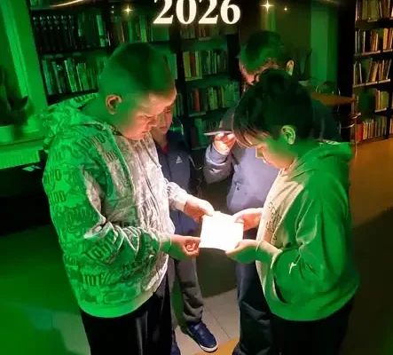 Noc Bibliotek 2026: gra terenowa i seans filmowy przyciągnęły tłumy