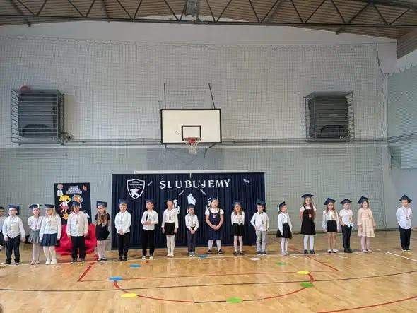 Dzień Edukacji Narodowej w szkole w Krynicach – ślubowanie pierwszaków