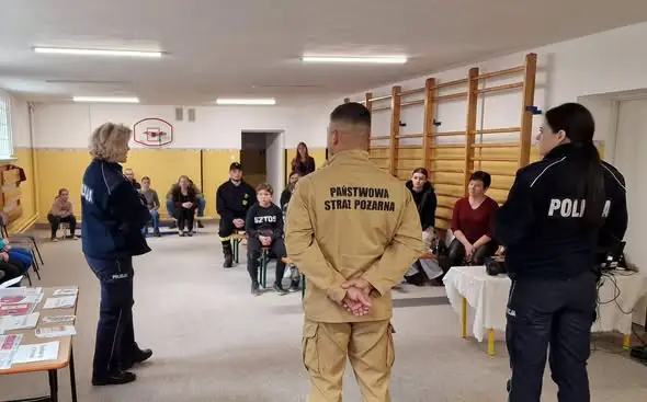 Bezpieczeństwo w praktyce: służby w czterech szkołach gminy Tomaszów Lubelski