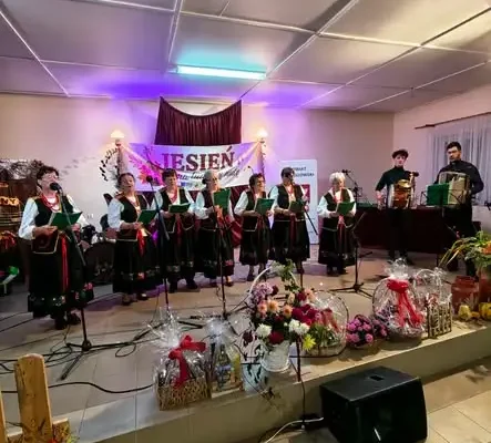 Zespół „Czeremcha” z Pienian na Jubileuszu 20-lecia „Tarniny” w Tarnoszynie