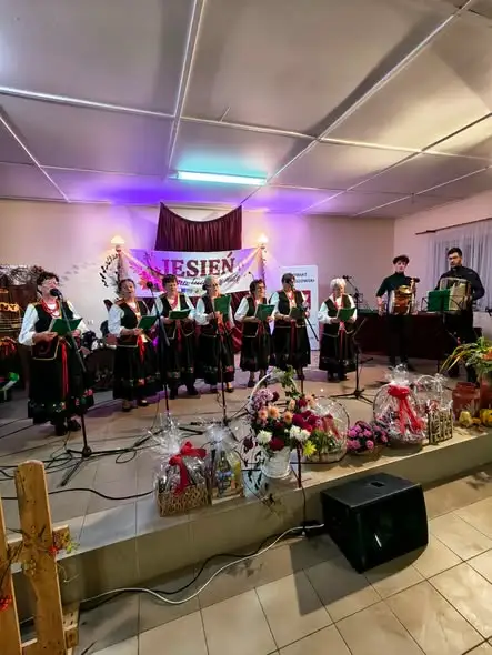 Zespół „Czeremcha” z Pienian na Jubileuszu 20-lecia „Tarniny” w Tarnoszynie
