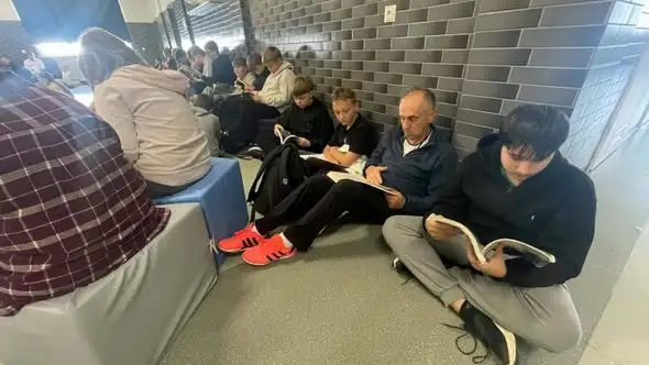 „Przerwa na czytanie” w szkole – 159 osób wspólnie promowało czytelnictwo
