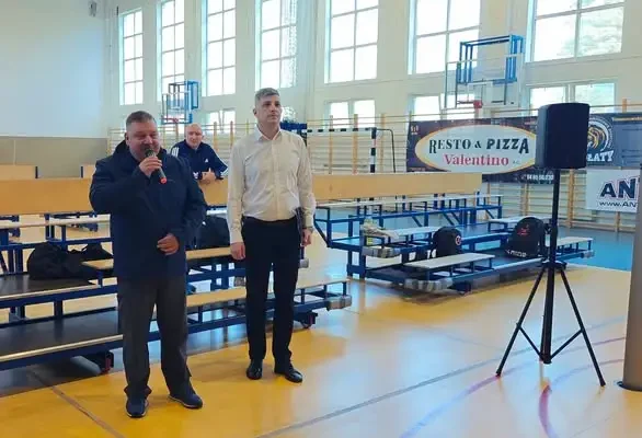Siatkarskie emocje w Lubyczy Królewskiej – ruszył turniej o Puchar Burmistrza